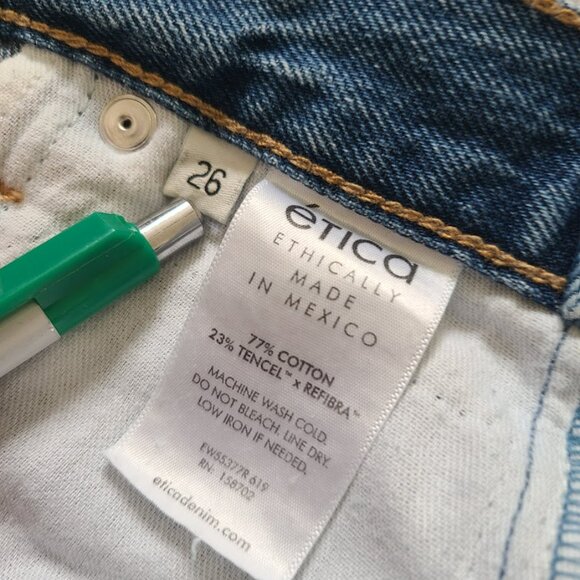 Ética Hevan Relaxed Fit Size 26  Raw Hem High Rise Two Tone Denim Cutoff Shorts - Picture 5 of 9